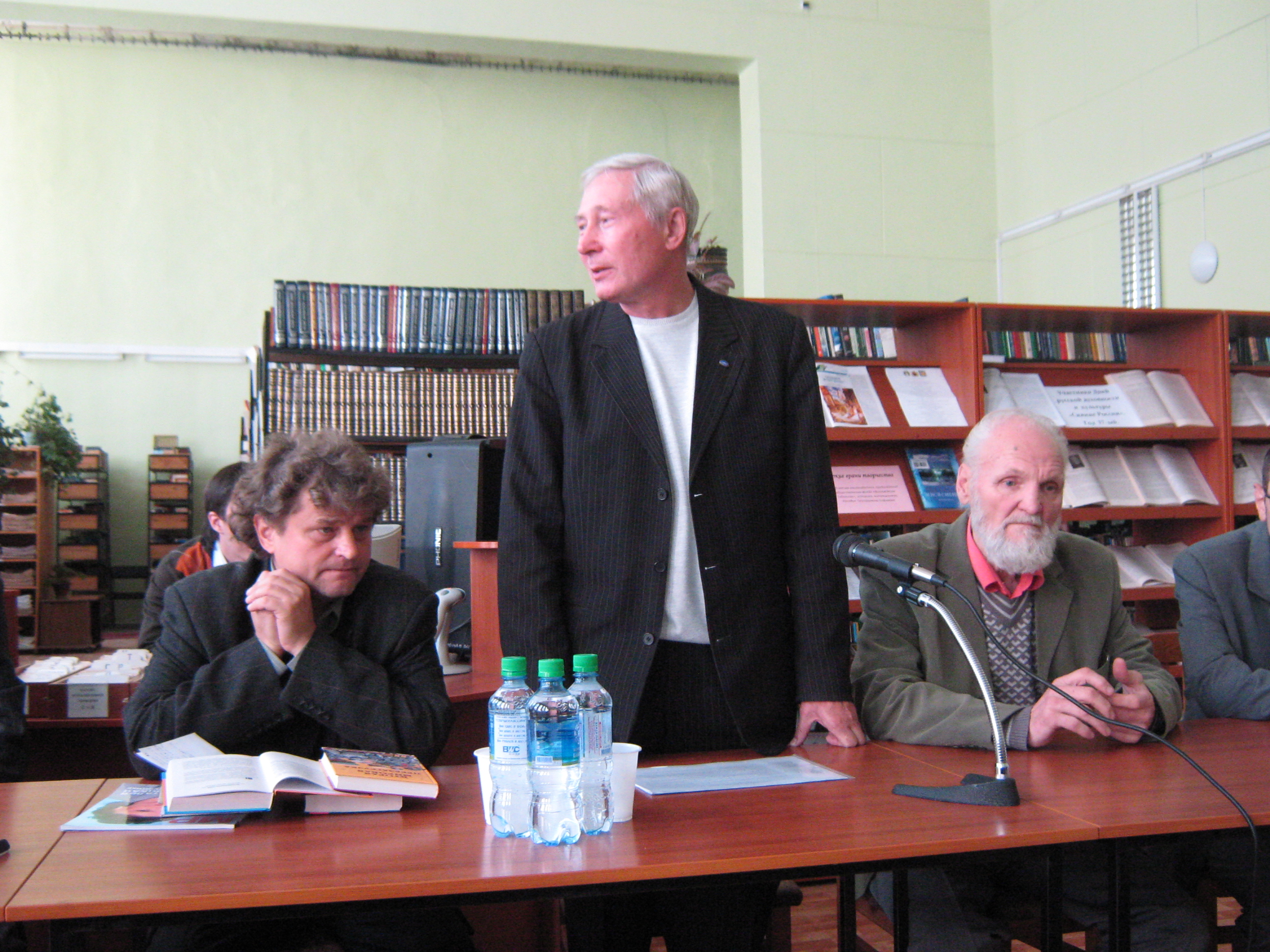 Слева направо писатели: Игорь Шумейко, Юрий Баранов, Владимир Крупин