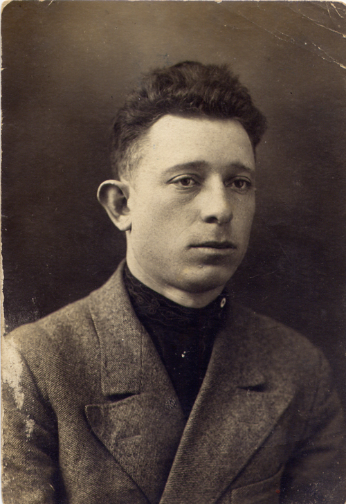 Старший лейтенант Арон Златкин погиб в конце войны